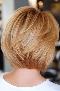 Save this pin for the best layered bob haircuts. This honey blonde layered bob brings a warm touch to your style. The soft, sweeping layers create a gentle flow, making your hair look fuller and more lively. Sweeping Layers, Blonde Layered Bob, Thick Fine Hair, Short Stacked Hair, Choppy Bob Hairstyles For Fine Hair, Fine Thick Hair, Modern Shag Haircut, Stacked Hair