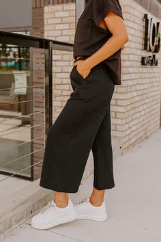 - These casual-chic pants are a must-have! Their stylish design and relaxed fit make it perfect for elevating your everyday wardrobe. Achieve a luxe look with this fabulous piece! - Unlined material with a trendy texture - An elastic waistband - Functional side pockets - A wide legged silhouette that ends in straight hemlines Black Wide Leg Workwear Pants With Elastic Waistband, Black Wide Leg Pants With Elastic Waistband For Work, Black Wide Leg Pants For Work With Elastic Waistband, Chic Relaxed Fit Bottoms For Night Out, Black High-waisted Sweatpants For Loungewear, Black Pants With Elastic Waistband For Fall, Casual Relaxed Fit Bottoms For Night Out, Versatile Black Pants For Day Out, Casual Solid Color Pants For Night Out