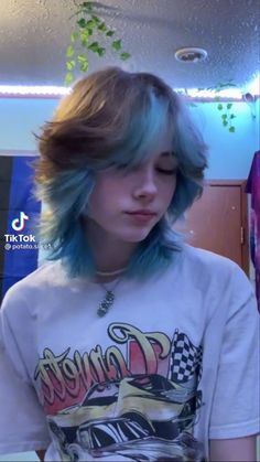 Nonbinary Haircuts, Genderfluid Haircut, Nonbinary Hair, Short Blue Hair