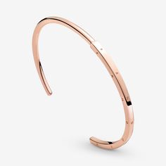 Streamline your look with the Pandora Signature I-D Bangle. With a half-squared, half-rounded profile, this 14k rose gold-plated bangle is hand-finished. The round polished profile transitions to a larger squared profile in the middle, which features the Pandora logo on its three outer sides. Each end of the bangle includes the Pandora Crown O monogram. The bangle is precisely sized for optimal performance and fit and is not designed to be flexed and twisted when put on and removed. - Pandora Si Pandora Open Bangle, O Monogram, Pandora Logo, Pandora Rose Gold, Open Bangle Bracelet, Pandora Rose, Goebel Hummel, Rose Gold Bangle, Bracelet Pandora