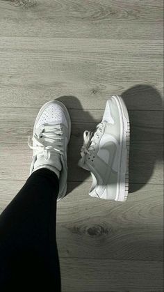 Grey Dunks, Shoes For School, Kicks Shoes, All Nike Shoes, Shoes Outfit Fashion, Formal Loafers, Cute Nike Shoes