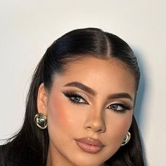 Makeup Look Black Eyeshadow, Wedding Makeup For Black Dress, Makeup Looks For All Black Outfit, Black Outfit Makeup Look, Men In Black Makeup Look Women, Eyeshadow For Black Outfit, Cute Black Makeup Looks, Makeup Looks For Black Hair, Neutral Full Glam Makeup