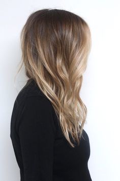 Lived In Beige Blonde, Cosmo Hair, Beach Highlights, Blonde Babylights, Fall Balayage, Lived In Color, Brown Ombre Hair, Peach Hair