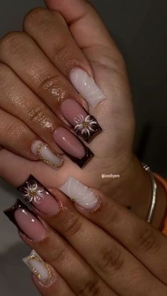 White Graphic Nails, Baddie Nails Birthday, Nails For A Black Dress Classy, Date Night Nails Ideas, Ahs Style Nails, Gold And Emerald Nails, Black Nails And Gold, Nails For A Black Dress, Fancy Nails Designs Classy