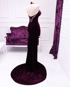 Fitted Velvet Strapless Dress, Fitted Strapless Velvet Dress, Strapless Velvet Evening Dress, Elegant Fitted Strapless Velvet Dress, Strapless Velvet Prom Dress, Strapless Velvet Dress For Prom, Womens Sports, Bandeau Dress, Clear Stone