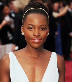 How to Style a Pixie Cut Style Pixie Hair, Gorgeous Makeup Looks, Oscars 2014, Lupita Nyong, Colors For Dark Skin, Pixie Hair, Pixie Styles, Long Pixie, Winter Hair Color