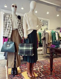 Casual Office Outfit, Rok Outfit, Skirt Inspiration, Chic Fashionista, Academia Style, Office Casual Outfit, Older Women Fashion, Relaxed Outfit, Office Outfit