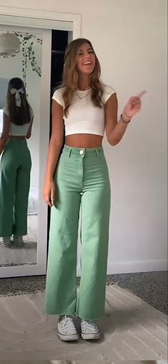 Green Bottoms Outfits, Light Green Pants Outfit, Germany Outfits, Minimal Style Outfits, Fun Fits, Trendy Outfits For Teens, Looks Party, School Clothes, Cute Preppy Outfits