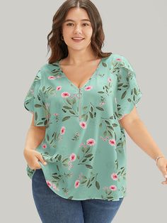 BloomChic Plus size clothing for women. You'll actually want to wear. Shop women's clothing sizes 10-30. With new styles added daily, you'll always find something to love. Free shipping on order $69. Free return for first order. Just shop now. Color:Pink,White,Purple Season:Summer Petal Sleeve Blouse, Womens Trendy Tops, Petal Sleeve, Love Free, Plus Size Clothing For Women, Floral Ruffle, Outfits Fashion, Womens Clothing Sizes, Trendy Tops