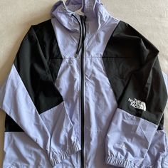 Nwot Woman’s The North Face Windbreaker Purple Outdoor Windbreaker With Pockets, Purple Hooded Windbreaker With Pockets, Purple Streetwear Windbreaker With Pockets, Purple Long Sleeve Windbreaker For Fall, Casual Purple Outerwear For Outdoor Activities, Purple Outdoor Outerwear For Spring, Purple Long Sleeve Windbreaker For Streetwear, Fall Hiking Purple Outerwear, Casual Purple Windbreaker With Pockets