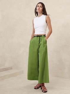 Pleated Wide-Leg Crop Poplin Pant | Banana Republic What To Pack, Skirt Design, Bottom Clothes, Women's Summer Fashion, Trendy Tops