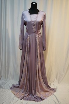 Take advantage of our sale, this beautiful high quality satin dress is on sale for only $50. Purple Medieval Gown, Dornish Dress, Elf Gown, Targaryen Fashion, Asoiaf Fashion, Westeros Fashion, Game Of Thrones Dress, Elf Dress, Medieval Clothes