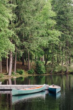 there is a small boat that is docked at the dock in the water near some trees