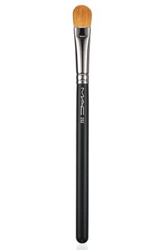 MAC Cosmetics 252 Mac Foundation Brush, Makeup Brush Set Mac, Mac Makeup Brushes, Mac Cosmetic, Mac Brushes, Too Much Makeup, Japanese Makeup, Beauty Supplies, Wood Handles