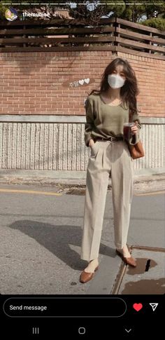 Aesthetic Daily Wear Outfits, Trousers Outfit Professional, Minimal Office Wear, Korean Work Clothes, Linen Slacks Outfit, Formal Minimalist Outfit, Minimalist Comfortable Style, Korean Summer Work Outfits, Korean Fashion Work Business Casual