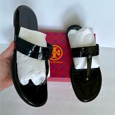 Tory Burch Mini Everly Sandal Soft Patent Chrome In Perfect Black Size Us Womens 10.5 Nib New In Original Box Style No 145433 Round Toe Black Patent Leather Logo Accent Casual Summer Spring Preppy Trendy Neutral Minimal Simple Feminine Girly Classic Flip Flop Thong Sandal Designer Black Toe Post Sandals, Black Classic Toe Post Sandals, Classic Black Toe Post Sandals, Designer Black Sandals With Single Toe Strap, Designer Patent Leather Flat Sandals, Luxury Black Flip Flops With Branded Insole, Tory Burch Jelly Sandals, Luxury Black T-strap Sandals With Single Toe Strap, Tory Burch Sandals Black