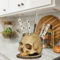 Transform your kitchen into a gothic masterpiece with our Skull Keeper Knife Stand. This spine-chilling kitchen accessory serves as a knife holder, fruit storage rack, and a haunting decoration all in one. Perfect for horror enthusiasts, this skeleton-themed storage rack not only keeps your kitchen organized but also adds a touch of macabre elegance. Ideal for Halloween or any time of year, the Skull Keeper is a must-have for those who embrace the dark side of home decor.   Order now and make ev Skull Knife, Kitchen Knife Holder, Knife Organization, Knife Stand, Knife Rest, Salon Suites, Kitchen Storage Shelves, Creative Kitchen, Tanah Liat