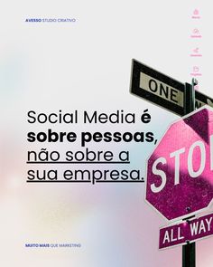 a stop sign with the words social media e sobre pesoas, no soire da sua empresa all way