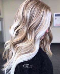 Winter Hair Colour For Blondes, Icy Blonde Hair Color, Icy Blonde Hair, Makeup Tip, Balayage Blonde, Icy Blonde, Blonde Hair Shades, Blonde Hair Looks, Hair Shades