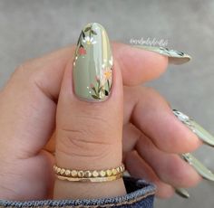 Floral Tip Nails, Unique Nails, Floral Nails, Chic Nails, Short Acrylic Nails, Flower Nails, Cute Acrylic Nails, Nail Arts, Green Nails