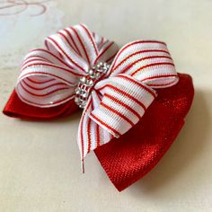 Cute Hair Clip, Holiday Hair Bows, Dinosaur Fabric, Diy Leather Projects, Holiday Hair, Bow Hair Accessories, Boutique Hair Bows, Holiday Hairstyles, Unique Nature