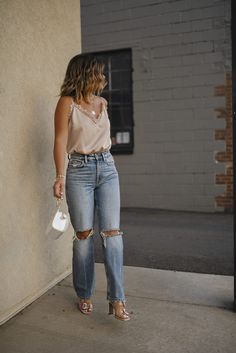 Chic Mom Outfits, Look Jean, Mom Jeans Outfit, Jeans Outfit Women, Jeans Outfit Summer, Summer Outfits For Moms, Outfit Jeans, Mom Outfits