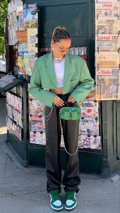 Green Crop Blazer Outfit, Crop Blazer Outfit, Cropped Blazer Outfit, Green Blazer Outfit, Cropped Outfits, Fasion Outfits, Snow Outfit, Thrifted Outfits, Blazer Outfit