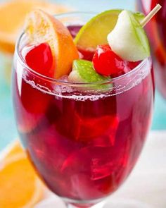 If you love the red apple sangria from Applebee's, then you'll love this copycat recipe that tastes JUST like the real thing! Red Apple Sangria, Applebees Recipes, Honey Baked Ham Recipe, Sangria Pitcher, Red Sangria Recipes, Ham Recipes Baked, The Chunky Chef, Apple Sangria, Chunky Chef