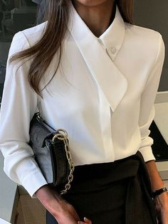 White Formal Shirts For Women, Ladies Fashion Dresses, Office Shirts, Detail Couture, Women Blouses Fashion, Stylish Blouse, Elegant Blouses, Moda Vintage, Work Attire