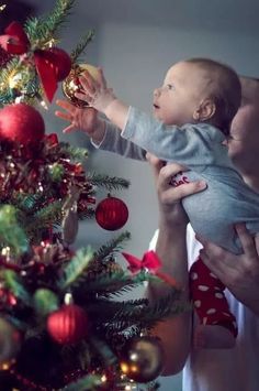 Baby Christmas Photography, Christmas Baby Pictures, Baby Christmas Photos, First Christmas Photos, Xmas Pictures, Xmas Photos, Family Christmas Pictures, Christmas Shoot, Christmas Family Photos