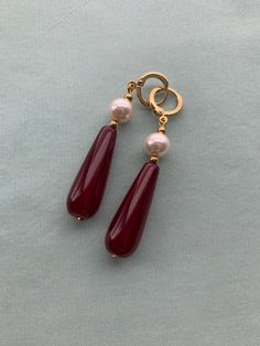 "Red AGATE Long Pearl Teardrops, of Regency Historic Reproduction in 16k gold plated brass with Swarovski pearl Teardrop earrings These natural Dark RED AGATE and Pearl Teardrop earrings were inspired by extant examples of the era, and inspired by the ones worn in 2020's EMMA! Designed with Regency (1800-1815) and late Regency/Romantic (into the 1830's) in mind, but also work great for other eras. This listing is for a pair of reproduction historic real carnelian Teardrop stones in a lovely dark Red Teardrop Pearl Drop Earrings, Pearl Teardrop Earrings, Red Agate, Swarovski Pearls, Teardrop Earrings, Dark Red, Etsy Earrings, Dangle Drop Earrings, Agate