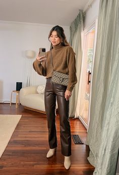 Brown Monochrome Outfit, What To Wear With Leather Leggings, How To Style Leather Leggings, Style Leather Leggings, Brown Monochrome, How To Style Leather Pants