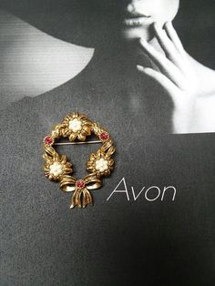 VINTAGE AVON JEWELRY COLLECTIONAdorable gold tone pearl and read crystals wreath broochGreat quality and excellent conditionReady to ship! Avon Jewelry Vintage, Vintage Gold Pearl Brooches, Gold Brooch With Vintage Charm For Collectors, Vintage Pearl Gold Brooches, Rare Pearls Avon, Floral Pendant Necklace, Avon Jewelry, Vintage Lockets, Floral Pendant