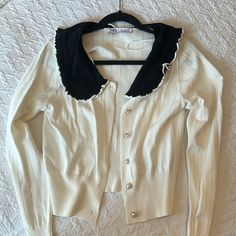 Beautiful Zara Cardigan Size Medium. Never Worn Chic Collared Cardigan, White Collared Cardigan For Fall, White Fitted Button-up Cardigan, White Fitted Button-up Sweater, White Collared Cotton Cardigan, Classic Long Sleeve Sweater For Day Out, Zara Long Sleeve Cream Cardigan, Zara White Long Sleeve Cardigan, Chic White Zara Cardigan