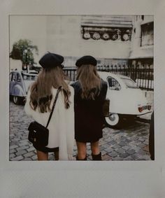 French Girl Aesthetic Vintage, People Arguing Aesthetic, Paris Chic Aesthetic, Paris Bohemian, Rich Girl Energy, Paris Girl Aesthetic, Rich Life Aesthetic, Room Decor Winter, Outfit Stockholm