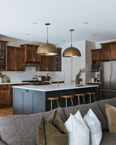 a living room filled with furniture and lots of counter top space next to a kitchen