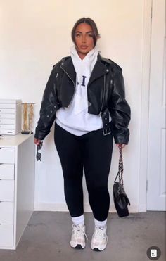 Closet Revamp, Plus Size Baddie Outfits, Fashion Outfits Casual, Winter Fashion Outfits Casual, Winter Closet, Leather Jacket Outfits, Classy Casual Outfits, Classy Casual, Jacket Outfit