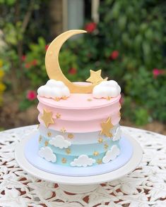 there is a cake that has been decorated with stars and the moon on top of it