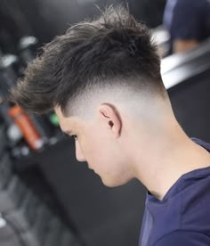 Types Of Fade Haircut, Mid Fade Haircut, Popular Mens Haircuts, Low Fade Haircut, Crop Haircut, Taper Fade Haircut, Cool Mens Haircuts, Tapered Haircut