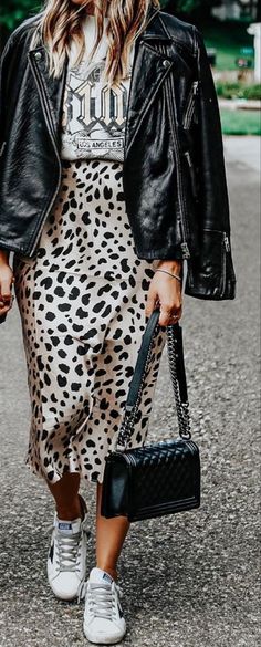 Style Leopard Skirt, How To Style A Leopard Skirt, Long Leopard Skirt Outfit, Leopard Print Skirt, Mode Casual, Looks Street Style, Print Skirt, Black Leather Jacket, Fashion Mode