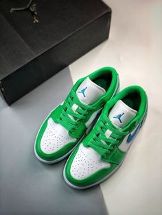 Air Jordan 1 Low Lucky Green/Aquatone-White DC0774-304 Walk the talk and make a statement with our top-quality Sneakers. Shop now and step up your shoe game! Please carefully choosing the size number according the size chart as we CAN NOT offer return or refund if you choose a wrong size.The product need 3-5 business days [...] Jordan 1 Milan, Air Jordan 1 Obsidian, High Top Jordans, Jordan 1 Obsidian, Jordan 1 Blue, Blue Chill, Low Air Jordan 1, Jordan Logo, Lucky Green