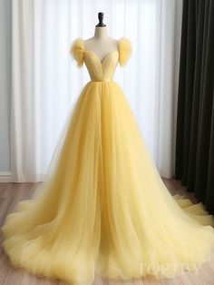 Wedding Dress A Line, Yellow Gown, Fantasy Life, Modest Dresses Casual, Fashion Drawing Dresses, Princess Ball Gowns, Prom Dress Inspiration, Cute Prom Dresses, Pretty Prom Dresses