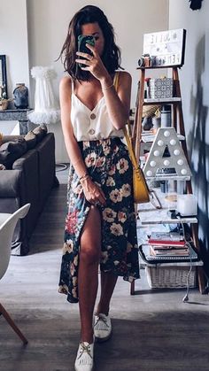 Easy Summer Outfits, Midi Skirts Summer, Simple Summer Outfits, Skirt And Sneakers, Floral Midi Skirt, A Skirt, Outfit Style, Easy Summer