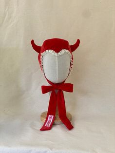 Devil Bonnet red Velvet - Etsy Devil Bonnet, Ropa Upcycling, Chappell Roan, Fantasias Halloween, Halloween Inspo, Costume Hats, Character Outfits, Costume Design, Costume Ideas