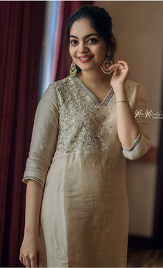 Ahana Krishna In Salwar, Ahana Krishna, Ishaani Krishna, Ahaana Krishna, Elegant Skirt Outfits, Shalwar Design, Simple Kurti, Desi Wedding Dresses