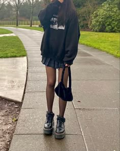 Urbex Outfit, 21 Outfits, Forever 21 Outfits, Grunge Clothing, Warm Outfits, Goth Outfits, Soft Grunge, Outfit Inspo Fall