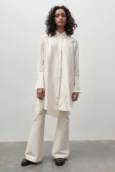 ST.AGNI Oversized Silk Dress Shirt An update to a classic wardrobe staple, our Oversized Silk Dress Shirt boasts a large fit that hangs from the body in an understated and demure drape; a collared neckline, high-low hem and button fastening at the front. Designed to be layered or worn alone, the Oversized Silk Dress Shirt can be worn with black trousers or as a standalone dress, with the sleeves rolled up for a casual, off-duty look. Composition: 100% Silk Color: Pearl Fit: True to Size Silk Dress Shirt, Oversized White Shirt, Outfit Oversize, Byron Bay Australia, St Agni, Silk Shirt Dress, Classic Wardrobe Staples, Classic Wardrobe, Black Trousers