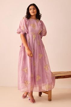 New Western Dress Designs, Casual Dresses For Women Indian, Western Outfits Women Party Cocktail Dresses, Organza Frocks For Women, Cotton Frocks For Women, Plus Size Fashion For Women Indian, Frock Designs For Women, Maxi Dress Outfit Casual, Floral Organza Dress