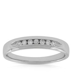 a white gold ring with five diamonds on the bottom and one diamond in the middle