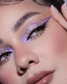 Purple Eyeshadow Looks, Make Up Designs, Drag Make-up, Purple Eye Makeup, Cute Eye Makeup, Graphic Makeup, Eye Makeup Pictures, Purple Makeup